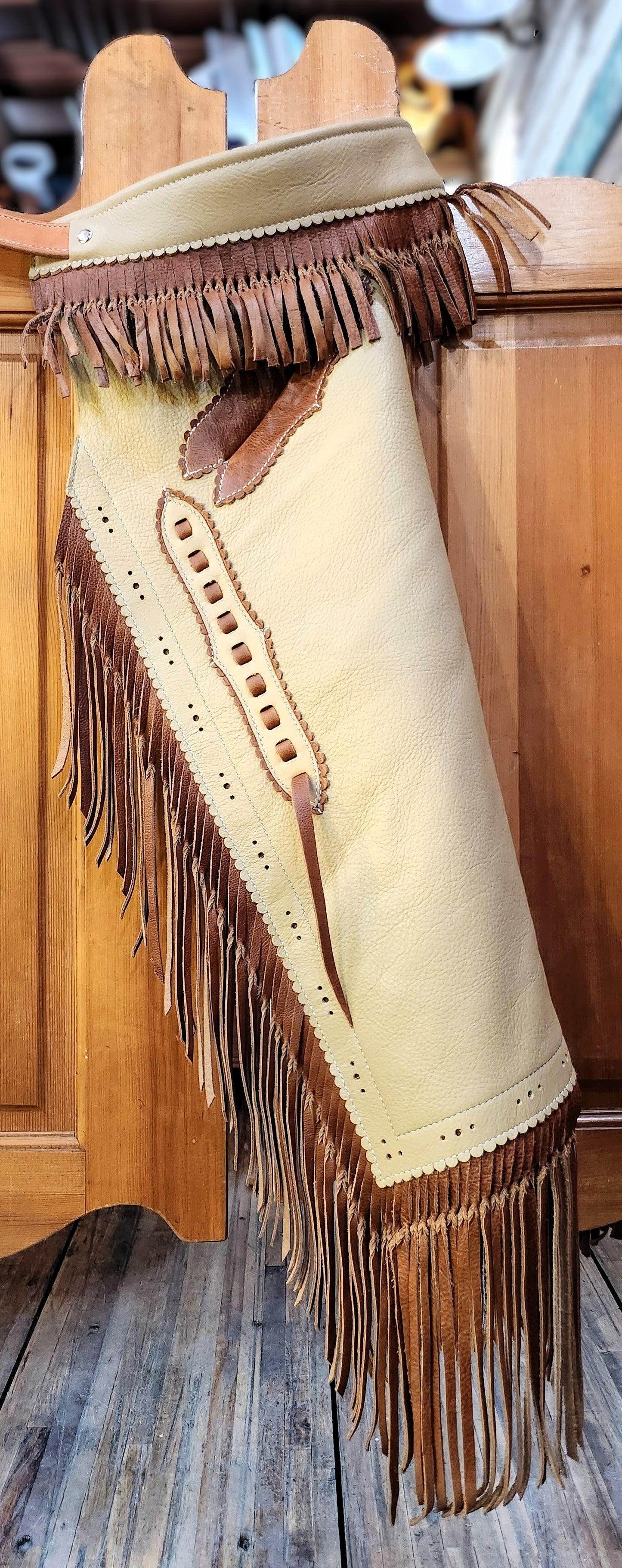 Armitas, Two Tone, Butter w/ Tobacco Fringe and Pockets, right side